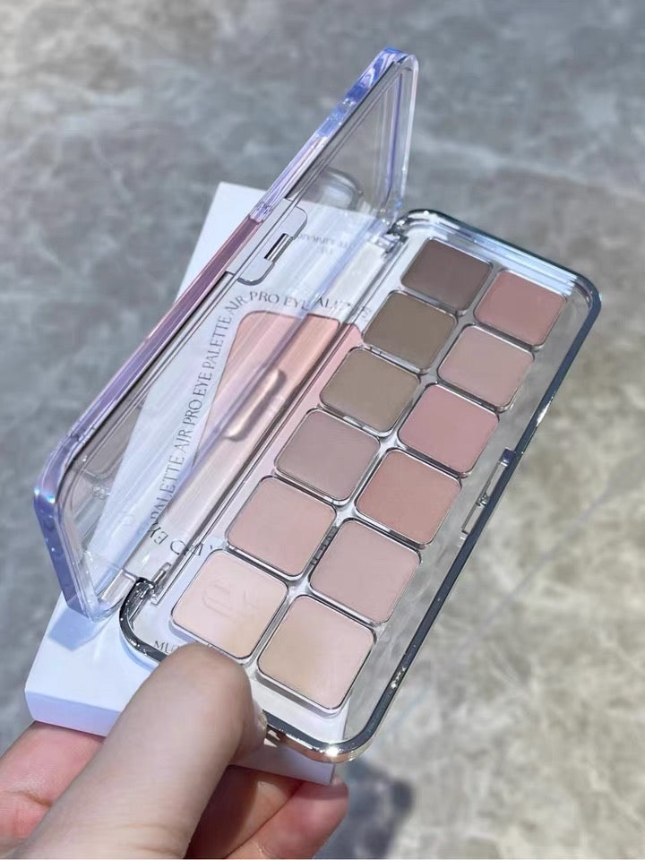 Clio 十二色眼影「透明壳」