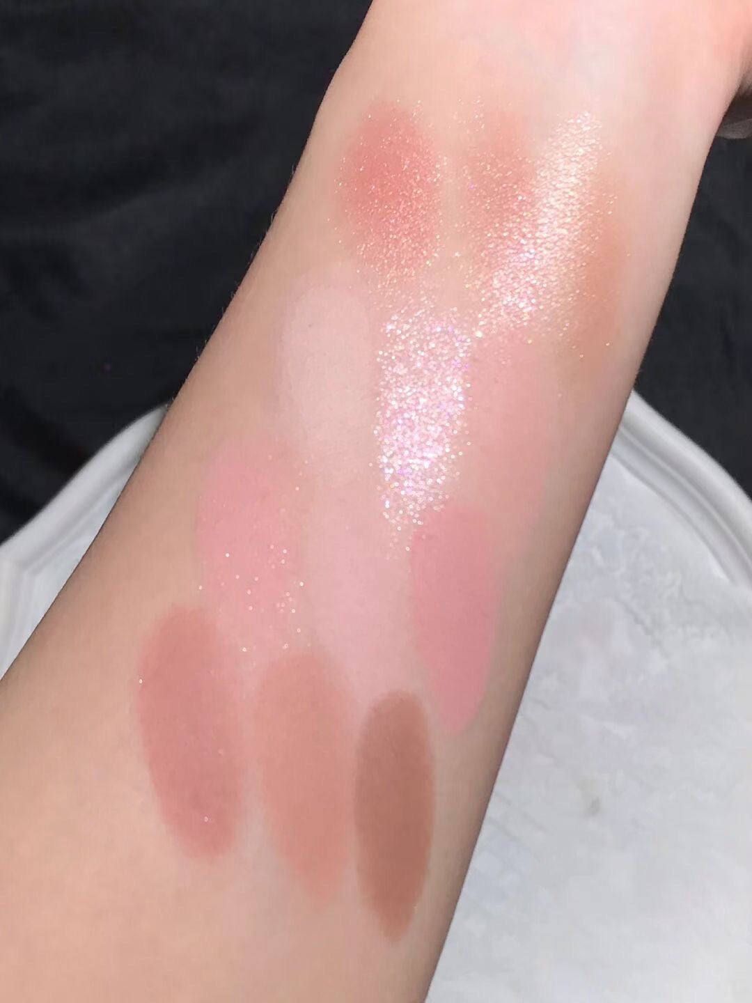 Clio 十二色眼影「透明壳」